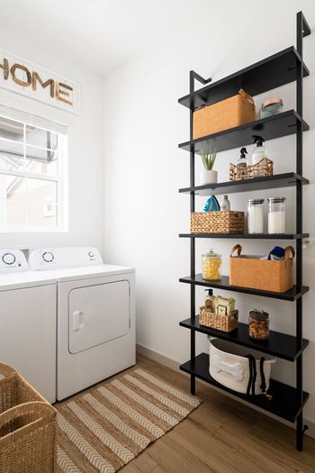 Washer/dryer included